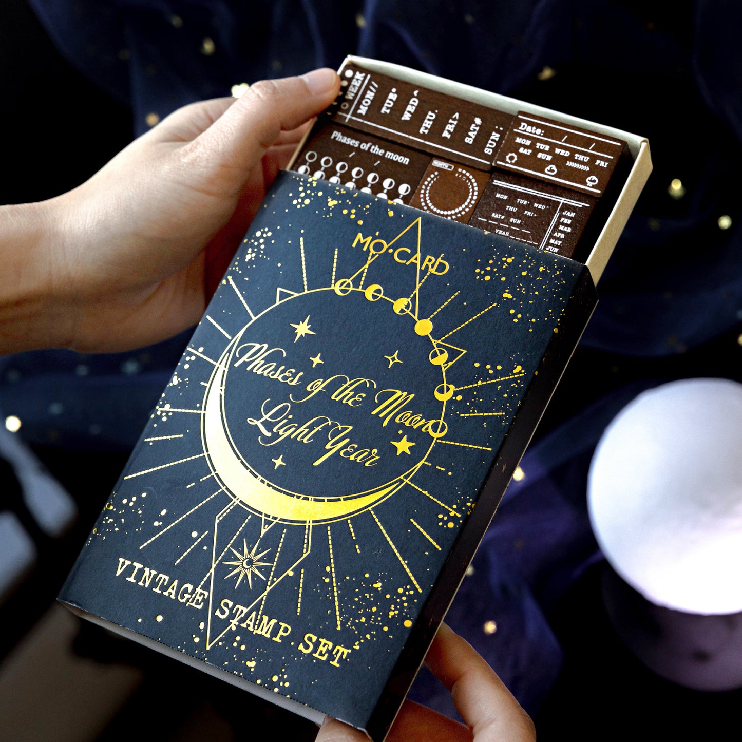 Ensemble de 29 tampons en caoutchouc et bois, phases lunaires et année-lumière